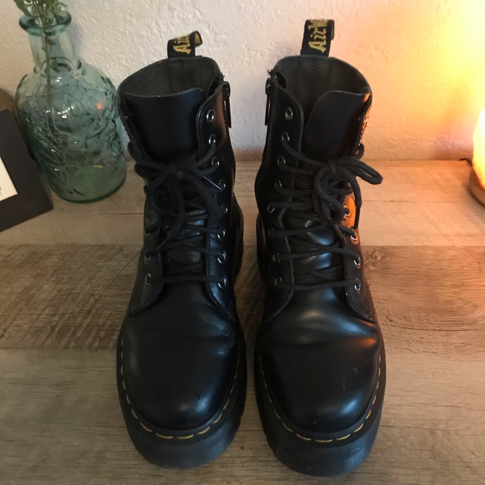 Dr. Martens Jadon 8 Eye Boots